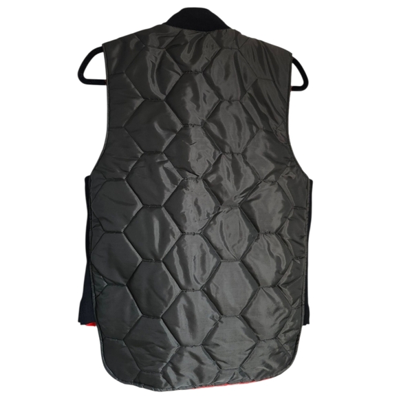 Vintage Quilted Vest With Red Fuzzy Lining - Picture 4 of 6